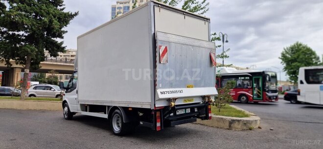Ford Transit-8