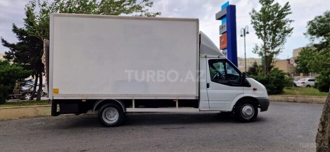 Ford Transit-10