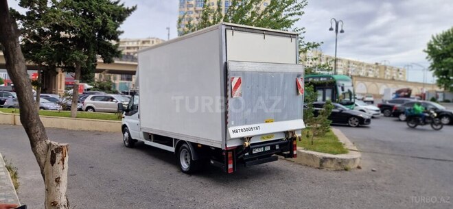 Ford Transit-12