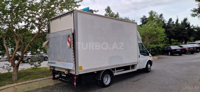 Ford Transit-13