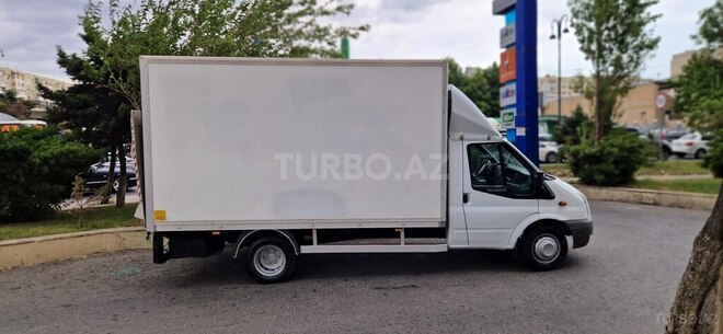 Ford Transit-16