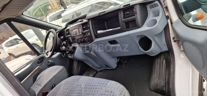 Ford Transit-18