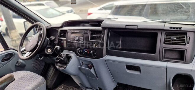 Ford Transit-19