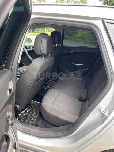 Opel Astra 2011, 222,277 km - 1.4 л - Quba