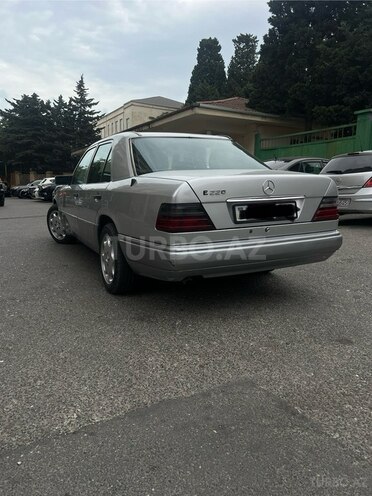 Mercedes E 220 1995, 365,000 km - 2.2 l - Bakı