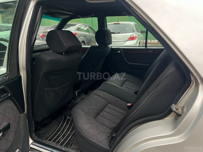 Mercedes E 220 1995, 365,000 km - 2.2 l - Bakı
