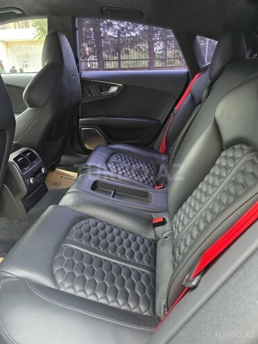 Audi RS7-9