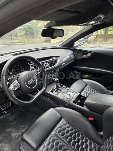 Audi RS7-12