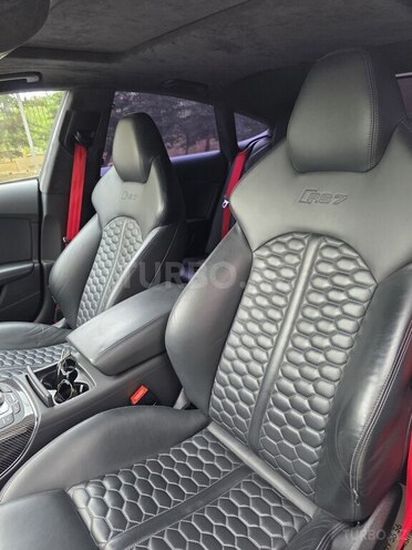 Audi RS7-11