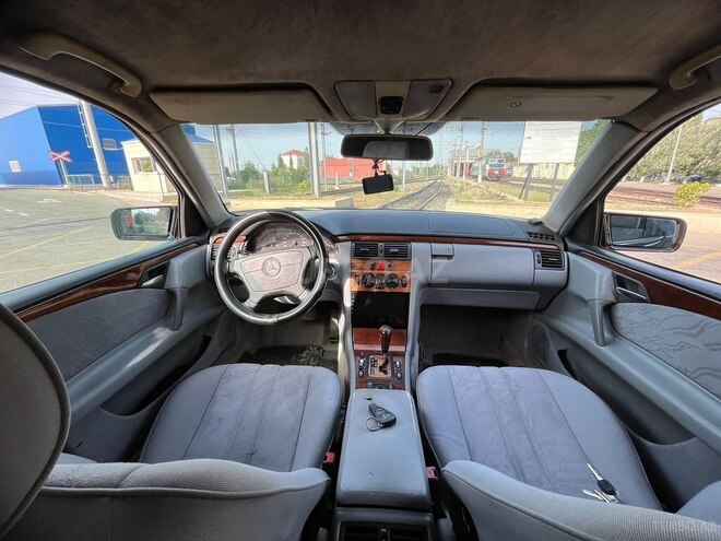 Mercedes E 200 1999, 294,575 km - 2.0 l - Bakı