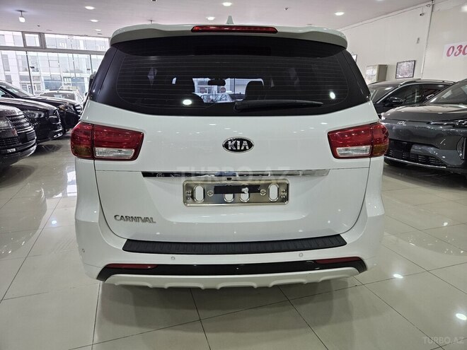Kia Carnival-5