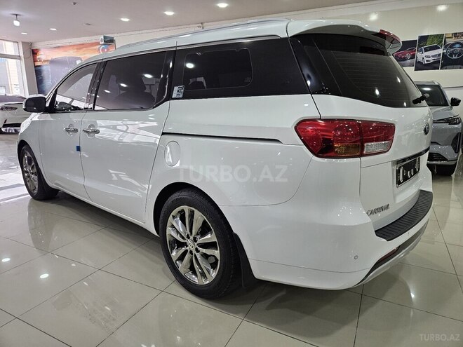 Kia Carnival-4