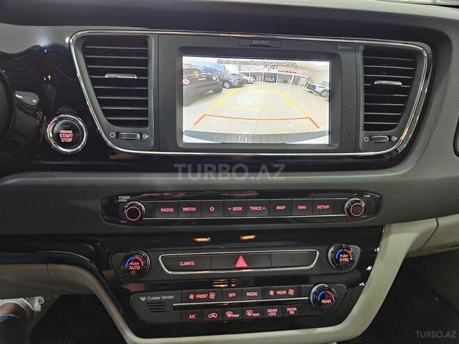 Kia Carnival-10