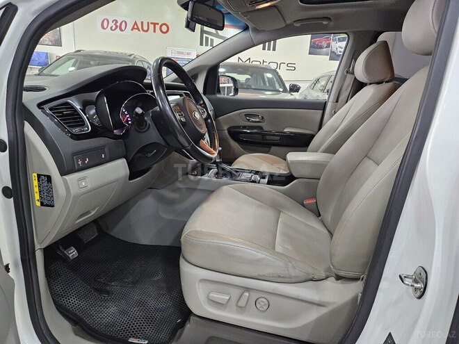 Kia Carnival-12