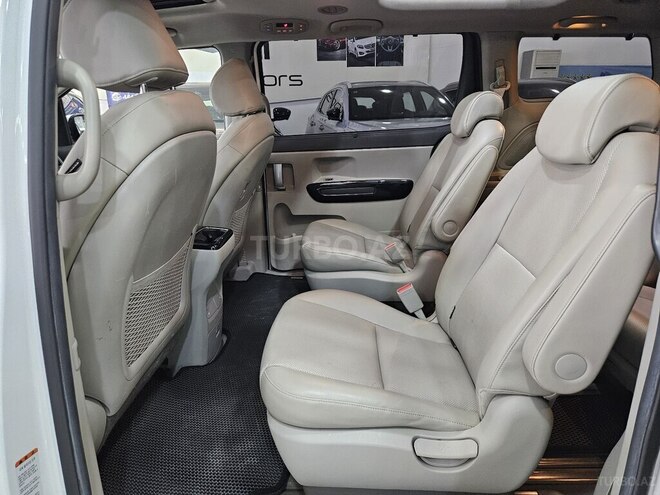 Kia Carnival-16