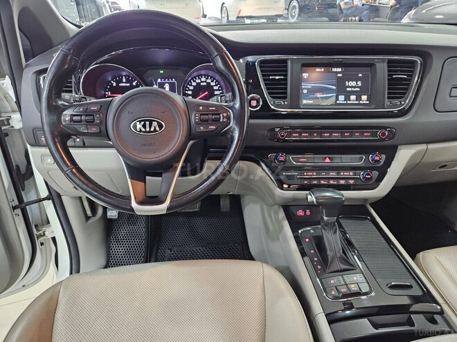 Kia Carnival-14