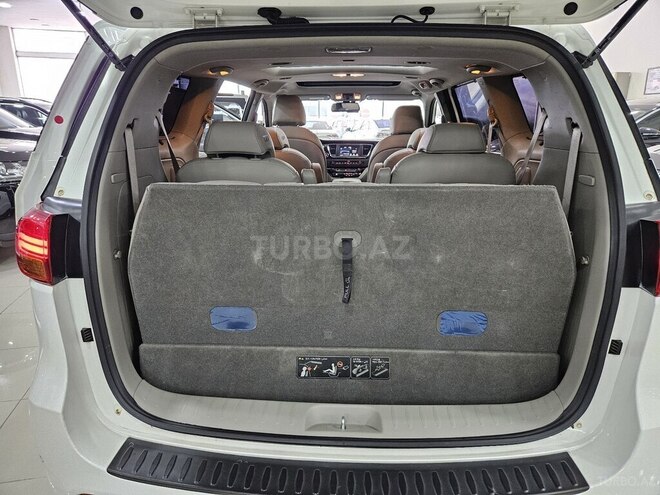 Kia Carnival-18