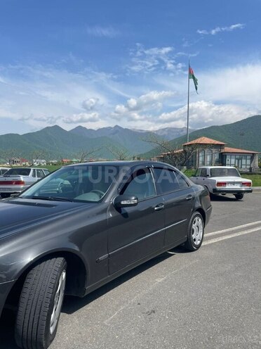 Mercedes E 270 2003, 150,000 km - 2.7 l - Qax