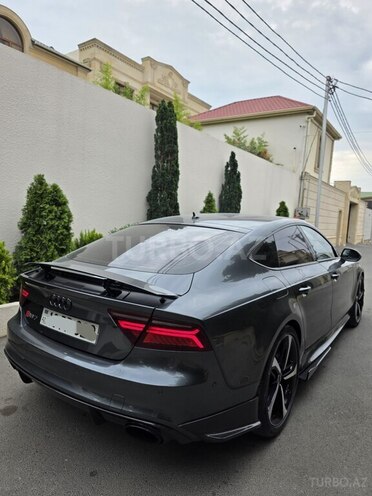 Audi RS7-7