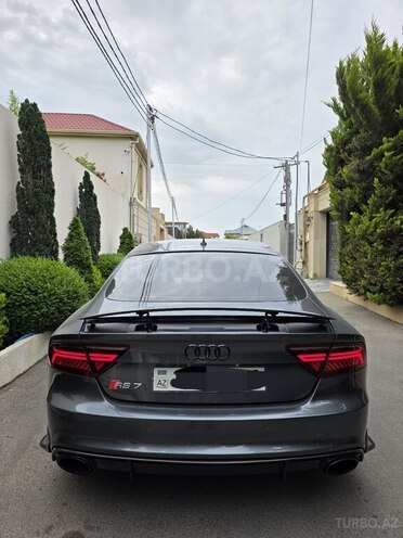Audi RS7-6