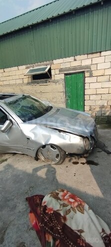 Mercedes E 240 1999, 333,000 km - 2.4 l - Yevlax