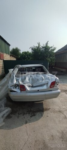 Mercedes E 240 1999, 333,000 km - 2.4 l - Yevlax