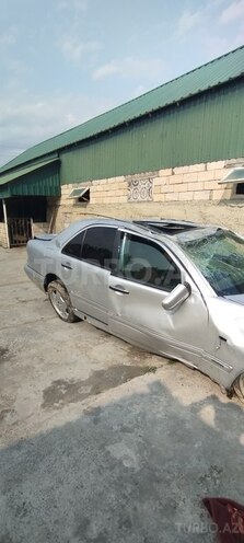 Mercedes E 240 1999, 333,000 km - 2.4 l - Yevlax