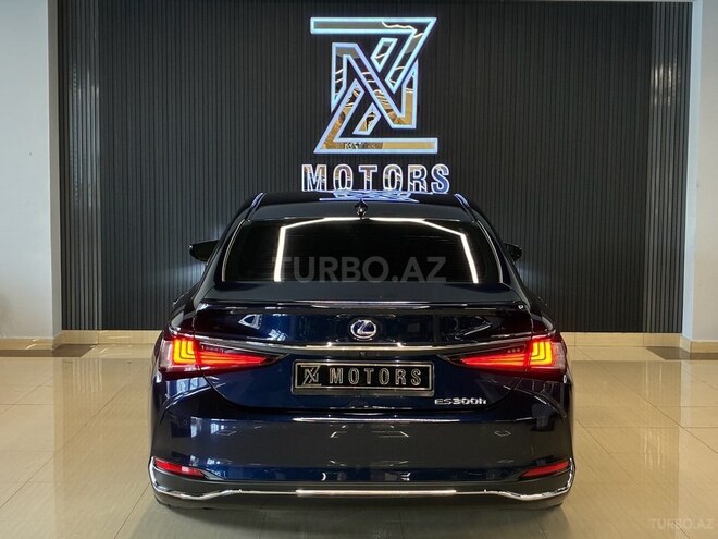 Lexus ES 300h-15