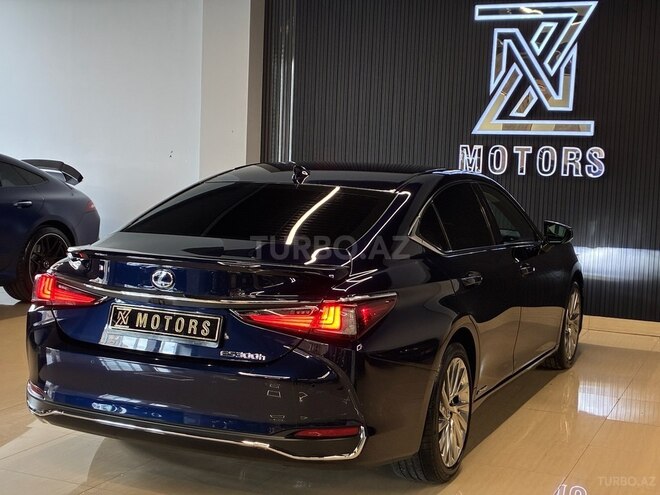 Lexus ES 300h-16