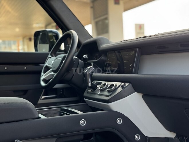 Land Rover Defender-17