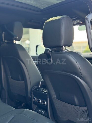 Land Rover Defender-13