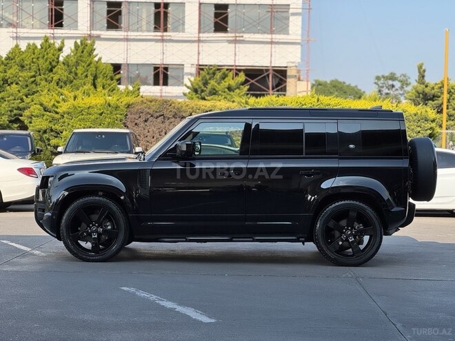 Land Rover Defender-7