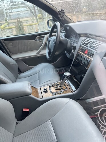 Mercedes E 320 2000, 340,000 km - 3.2 l - Salyan