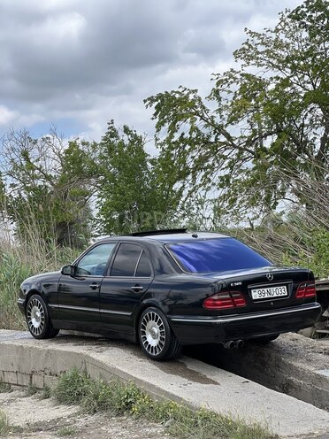 Mercedes E 320 2000, 340,000 km - 3.2 l - Salyan