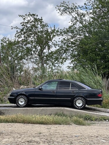 Mercedes E 320 2000, 340,000 km - 3.2 l - Salyan