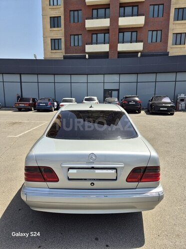 Mercedes E 270 2001, 300,143 km - 2.7 l - Gəncə