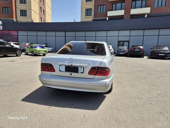 Mercedes E 270 2001, 300,143 km - 2.7 l - Gəncə