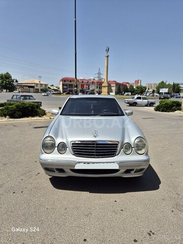 Mercedes E 270 2001, 300,143 km - 2.7 l - Gəncə