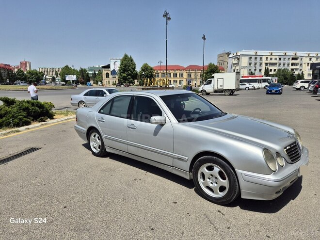 Mercedes E 270 2001, 300,143 km - 2.7 l - Gəncə