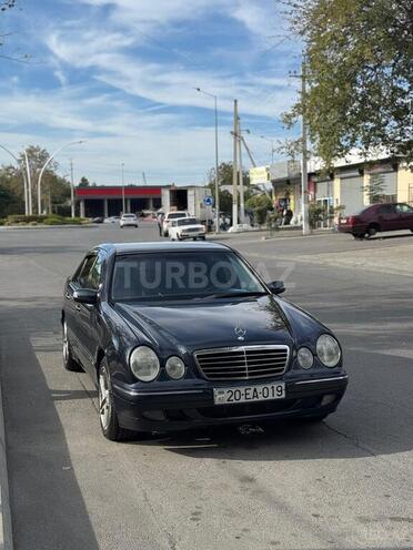 Mercedes E 200-1