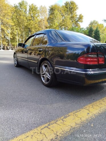 Mercedes E 200-5