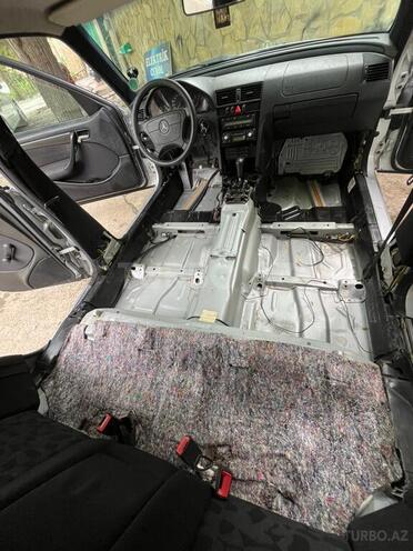 Mercedes C 180 2000, 329,890 km - 1.8 l - Yevlax