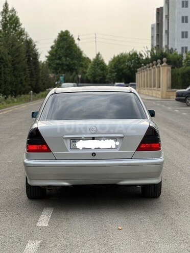 Mercedes C 180 2000, 329,890 km - 1.8 l - Yevlax