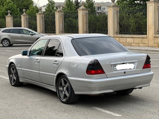 Mercedes C 180 2000, 329,890 km - 1.8 l - Yevlax