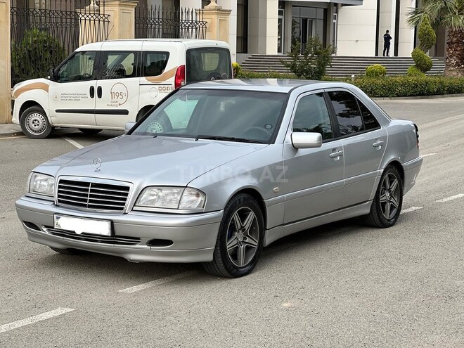 Mercedes C 180 2000, 329,890 km - 1.8 l - Yevlax