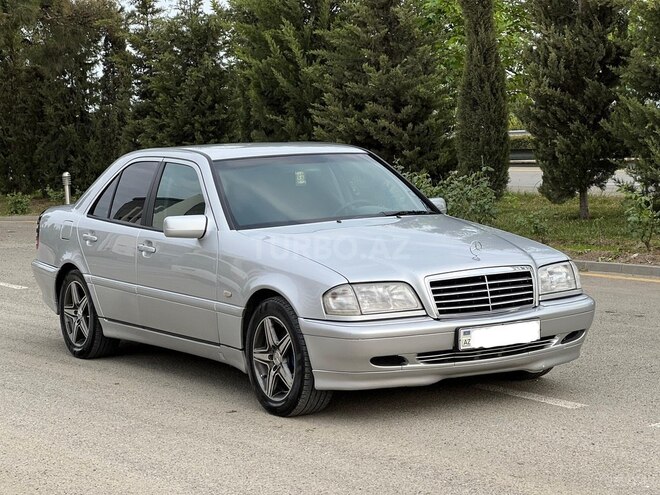 Mercedes C 180 2000, 329,890 km - 1.8 l - Yevlax