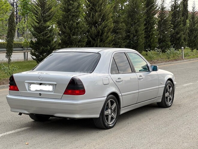 Mercedes C 180 2000, 329,890 km - 1.8 l - Yevlax