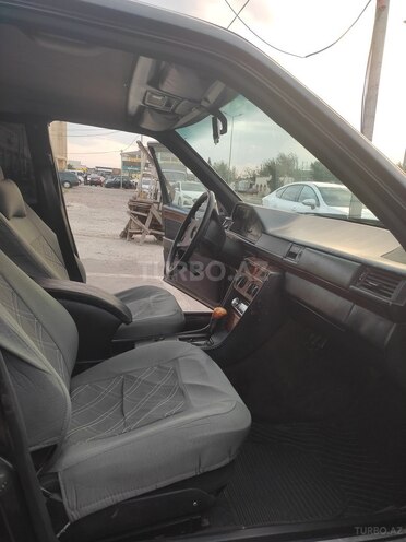 Mercedes E 220 1993, 451,000 km - 2.2 l - Bakı