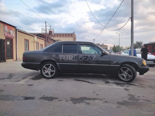Mercedes E 220 1993, 451,000 km - 2.2 l - Bakı