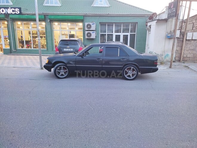 Mercedes E 220 1993, 451,000 km - 2.2 l - Bakı